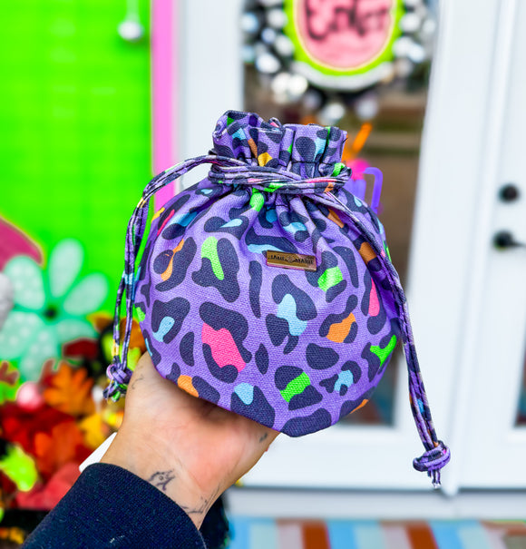 Leopard Travel Necessitates Bag
